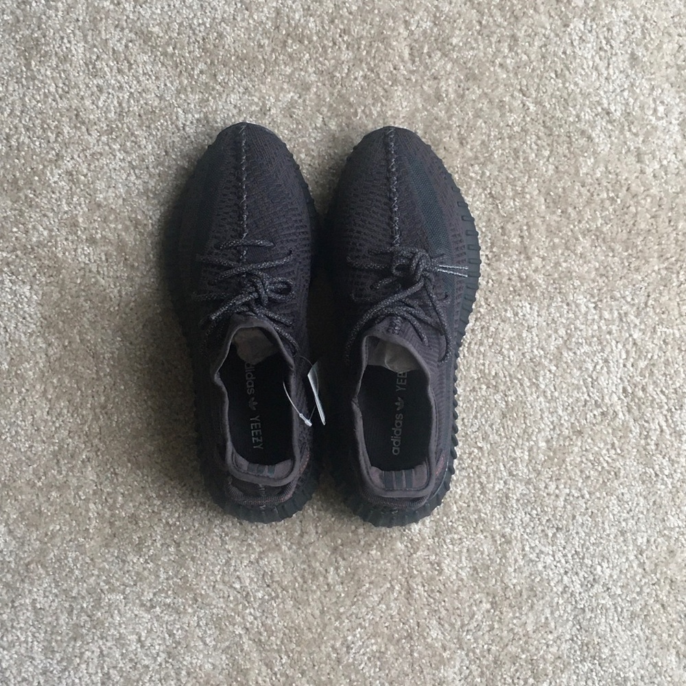Yeezy Boost 350 V2 “Black Non-Reflective” - Picture 2 of 8